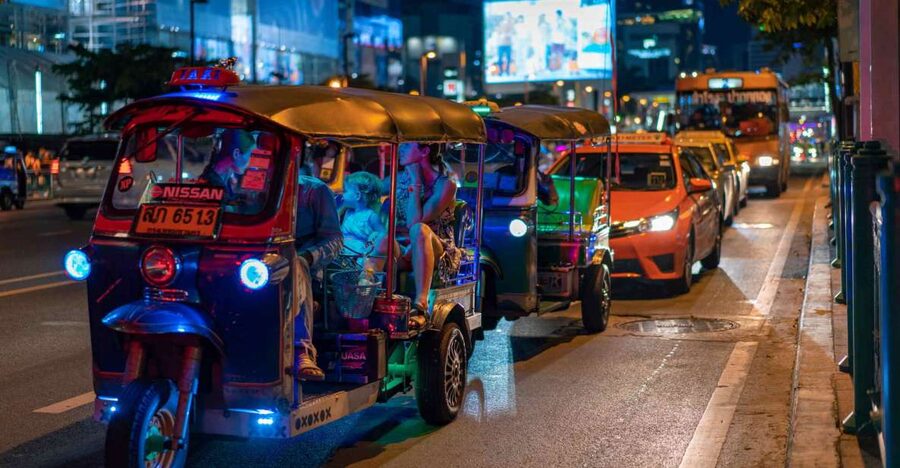 Bangkok: Travstore Original Bangkok Discovery Tour - A short pause at Yodpiman Riverwalk