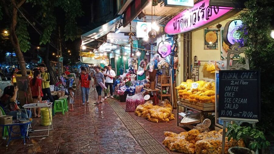 Bangkok: Travstore Original Bangkok Discovery Tour - Starting at Saphan Taksin and crossing the Chao Phraya