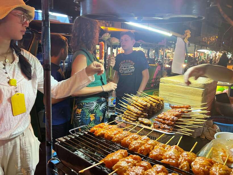 Bangkok Tuk-Tuk by Night with Chinatown Street Food Meal - The guides make the difference