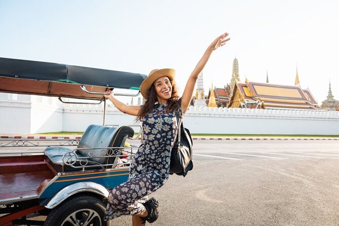 Bangkok Tuk Tuk Tour - Hotel-pickup & Dinner - Wat Saket and the 344 Steps to the Golden Mount