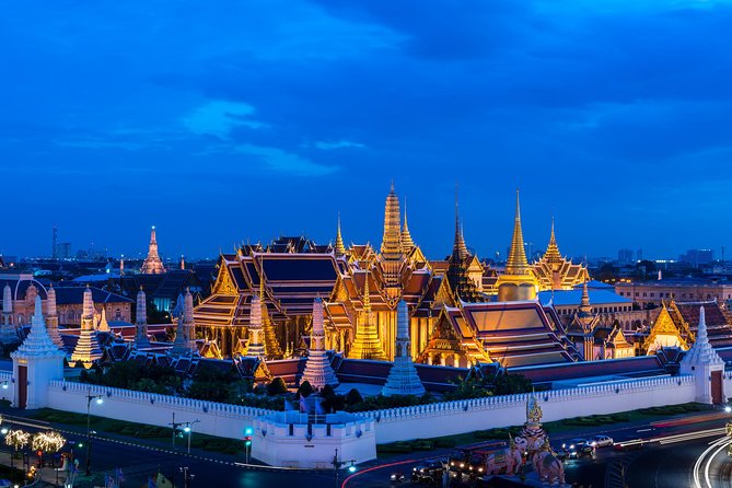 Bangkok Under the Night Lights by TUK-TUK (SHA Plus) - Exploring Wat Pho when the crowds thin