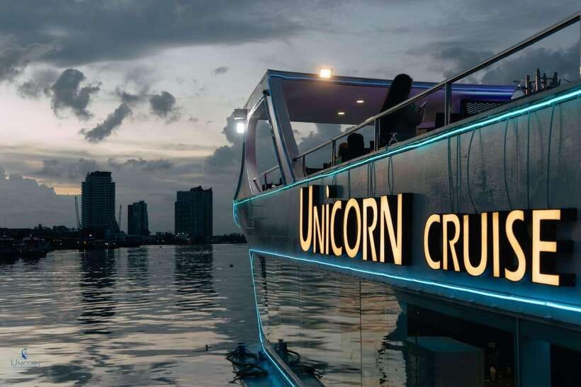 Bangkok: Unicorn Chao Phraya River Dinner Cruise - Live music and the onboard atmosphere
