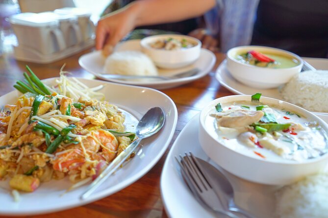 Bangkok Wat Pho and Flower Market Historical Walking Tour - Lunch near Tha Tien