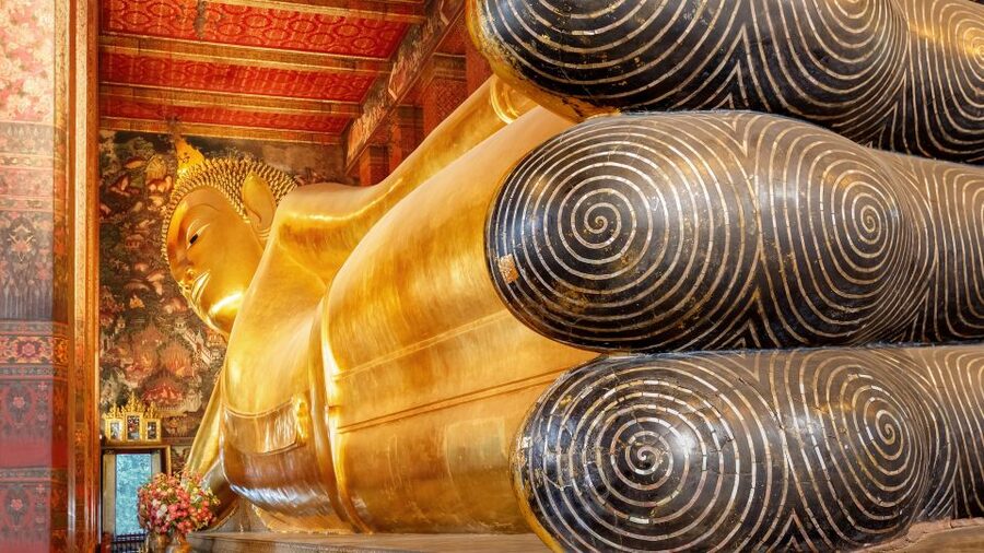 Bangkok: Wat Pho and Wat Arun Guided Walking Tour - Who should book this tour?