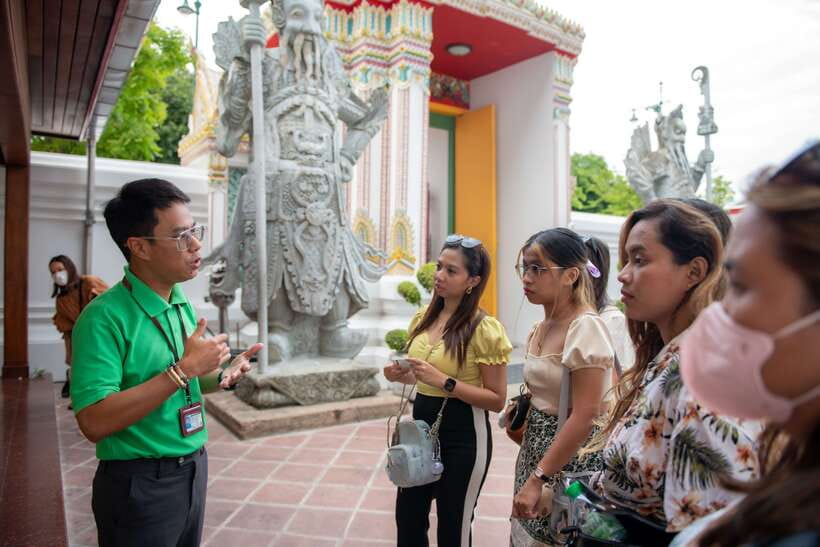 Bangkok: Wat Pho and Wat Arun Guided Walking Tour - The break between temples