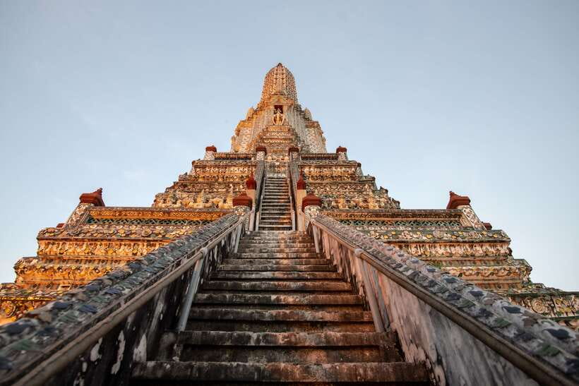 Bangkok: Wat Pho and Wat Arun Guided Walking Tour - The guides make the biggest difference