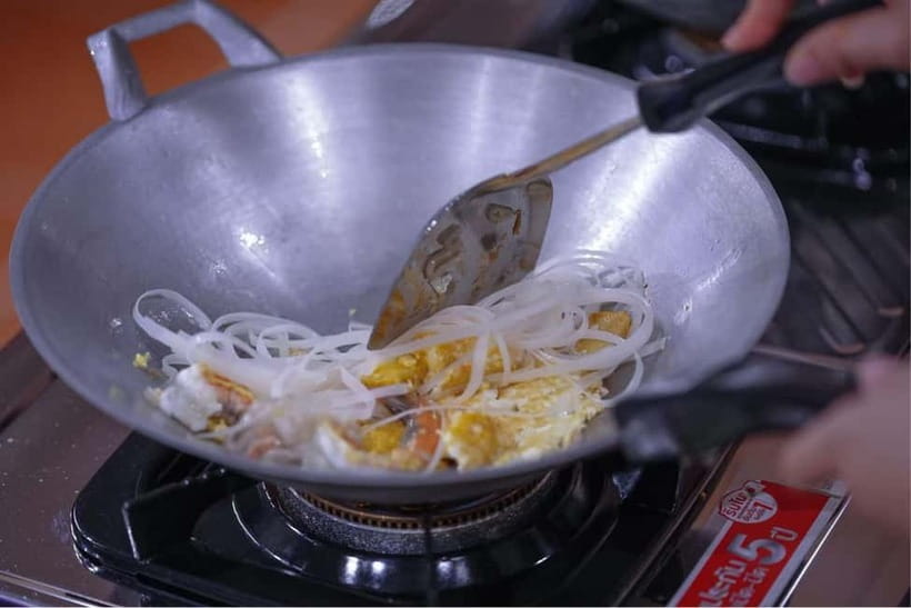 Bangkok: White Lotus Thai Cooking Class with Market Tour - The small extras that make the class memorable