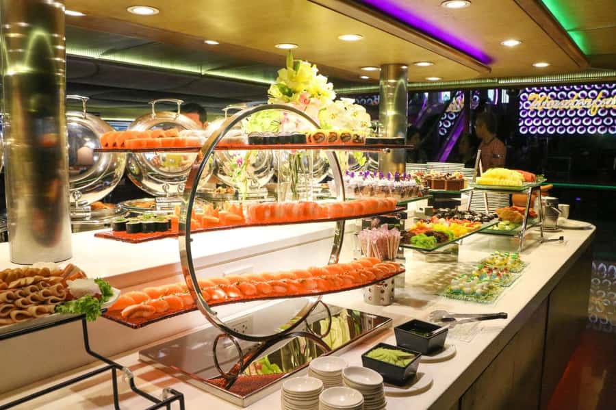 Bangkok: Wonderful Pearl Dinner Cruise and Live Performance - Who will enjoy this evening most?