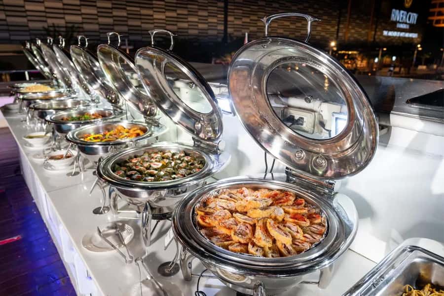 Bangkok: Wonderful Pearl Dinner Cruise and Live Performance - Dinner: useful, generous, and not fine dining