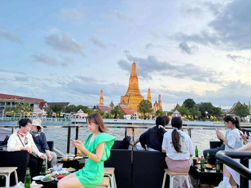 Bangkok: Yodsiam Sightseeing Cruise Snacks & Unlimited Beer - On board: beer, snacks, and a party soundtrack