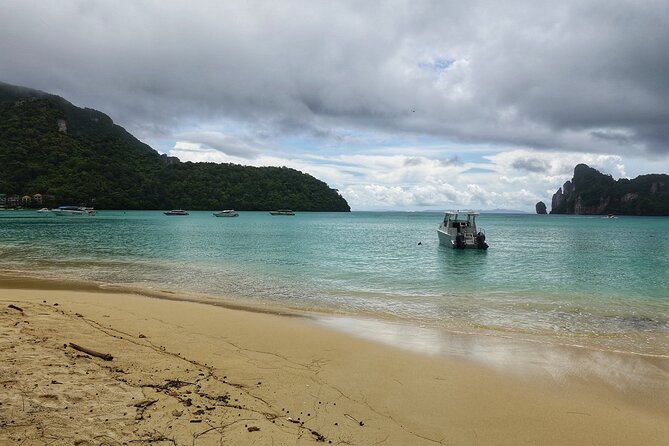 Best of Phi Phi Island Adventure Day Tour with Lunch from Phuket - Friendly guides make a real difference