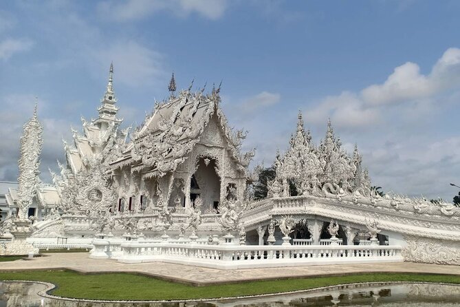Best Places in Chiang Rai White, Blue, Big Buddha, Tea Plantation - The road trip, comfort, and breaks