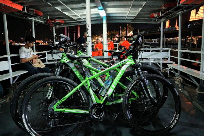 Bike Bangkok at Night with Thai Dinner - Wat Pho and the old temple district after dark