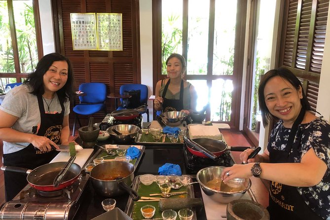 Blue Elephant Thai Cooking Class with Market Tour in Phuket - The Most Praised Part: Clear, Friendly Instruction