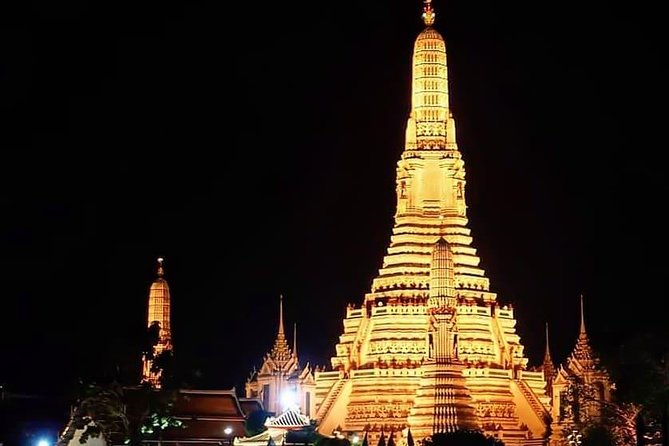 Chao Phraya River Dinner Cruise - The Chao Phraya at night, the main event