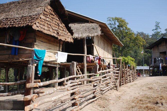 Chiang Dao Cave & 5 Hill Tribe villages - Entering Chiang Dao Cave with a lantern
