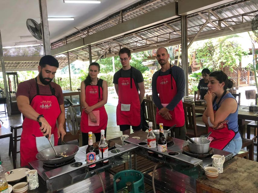 Chiang Mai: Asia Scenic Thai Cooking School - City class or farm class?