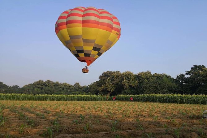 Chiang Mai Balloon Adventure: Classic Basket Balloon Ride - San Sai views and the temple in the hills