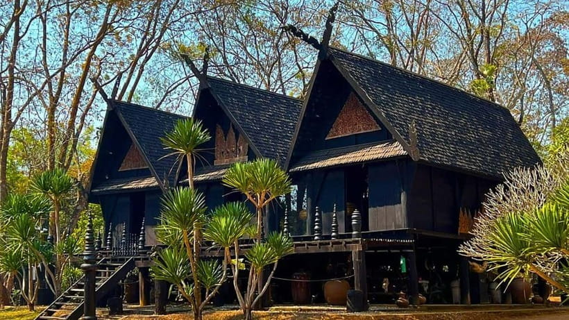 Chiang Mai: Chiang Rai Temples, Golden Triangle & Boat Tour - Meeting the Karen community