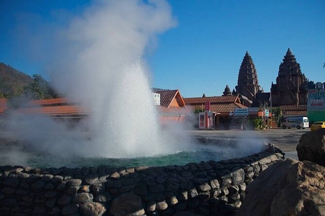 Chiang Mai - Chiang Rai Temples, Long Neck Karen, Golden Triangle - Guides can make or break the long ride