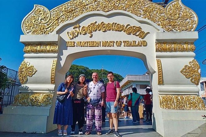 Chiang Mai-Chiang Rai:White+Black+Blue Temple+Golden Triangle+Boat Trip - The optional Longneck Karen village needs careful thought