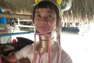 Chiang Rai:White-Black-Blue Temple-Golden Triangle-Keren-Boat Trip