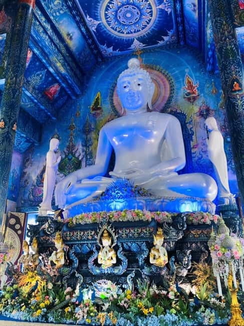 Chiang Mai: Chiang Rai White, Blue & Black Temples Day Tour - What the guiding adds to the day