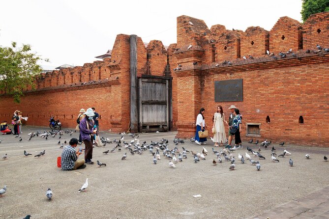 Chiang Mai City Tuk Tuk Tour - Half Day - Tha Phae Gate and the old city walls