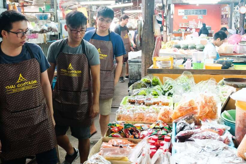 Chiang Mai: Cooking Class, Market & Thai Herbs Garden Tour - The organic kitchen garden: more than a cooking-school backdrop