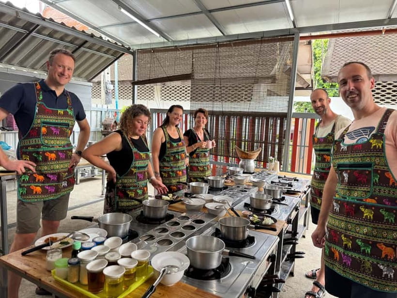 Chiang Mai: Cooking Class with Market and Pickup - What you actually cook and eat