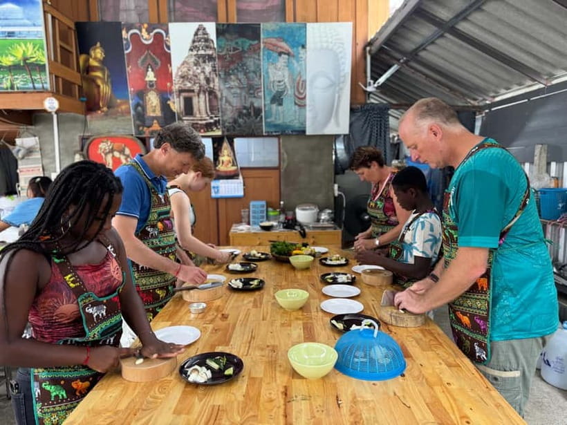 Chiang Mai: Cooking Class with Market and Pickup - Who should book, and who should think twice