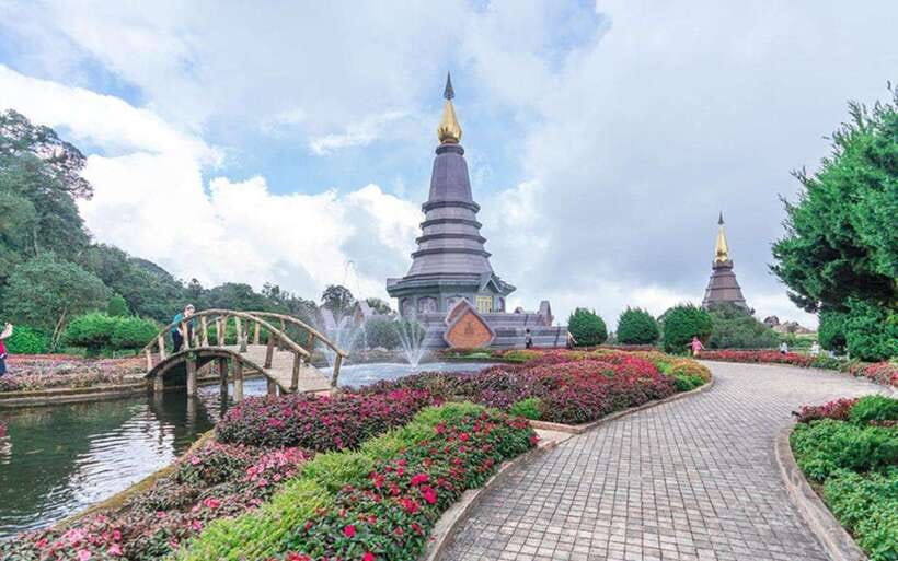 Chiang Mai: Doi Inthanon National Park and Pha Dok Siew Trek - Twin Pagodas: beautiful gardens, limited time