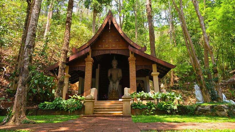 Chiang Mai: Doi Suthep and Wat Pha Lat Temple Evening Tour - Evening light, rituals, and temple manners