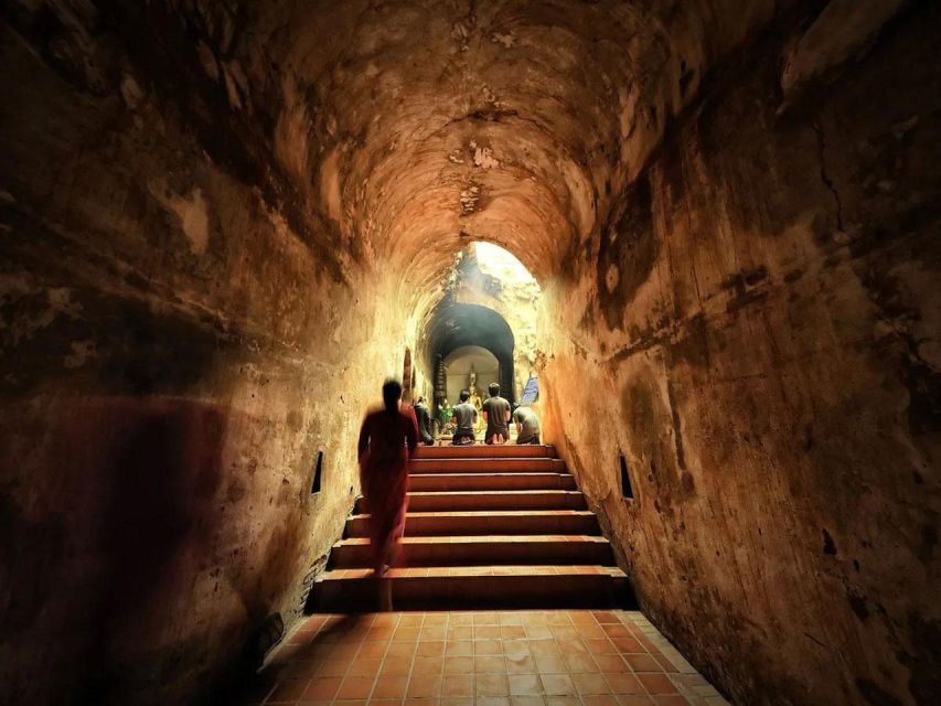 Chiang Mai: Doi Suthep & Wat Umong Twilight Tour with Pickup - The guide makes the difference