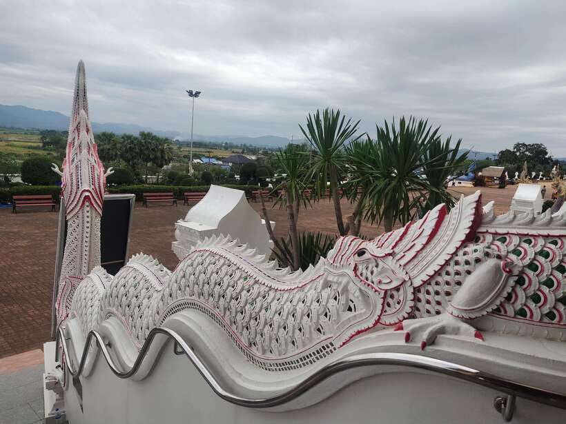 Chiang Mai: Elephants, Sticky Waterfalls, Market and Temple - Wat Ban Den: colorful Lanna architecture without the city crowds