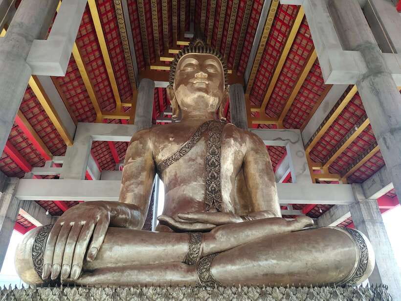 Chiang Mai: Elephants, Sticky Waterfalls, Market and Temple - Guides are the glue holding the day together