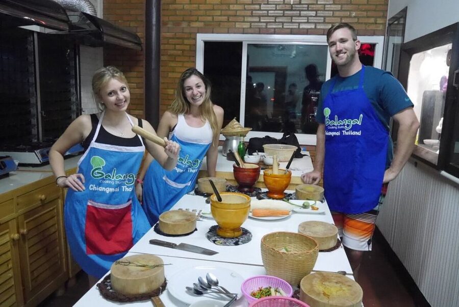 Chiang Mai: Evening Cooking Class and Local Market Visit - Cool dining space and plenty of food