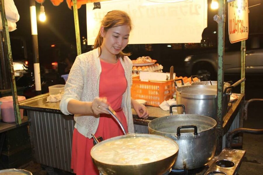 Chiang Mai: Evening Local Street Food Market Tour - Meeting your guide and leaving Chiang Mai behind