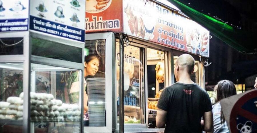 Chiang Mai: Evening Local Street Food Market Tour - Market hopping and the value of a local connection