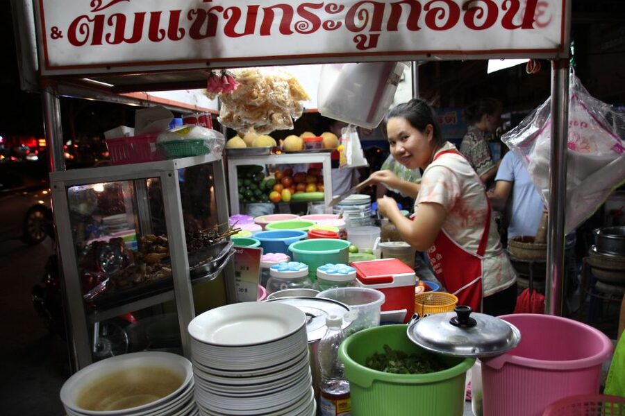 Chiang Mai: Evening Local Street Food Market Tour - Who should book this Chiang Mai food tour?