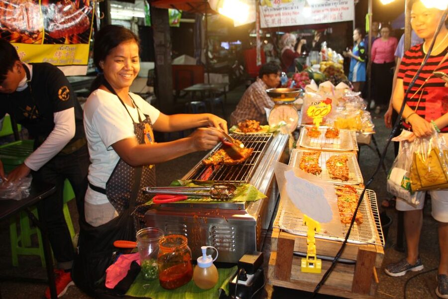Chiang Mai: Evening Local Street Food Market Tour - First market stops: learning how to order Thai food