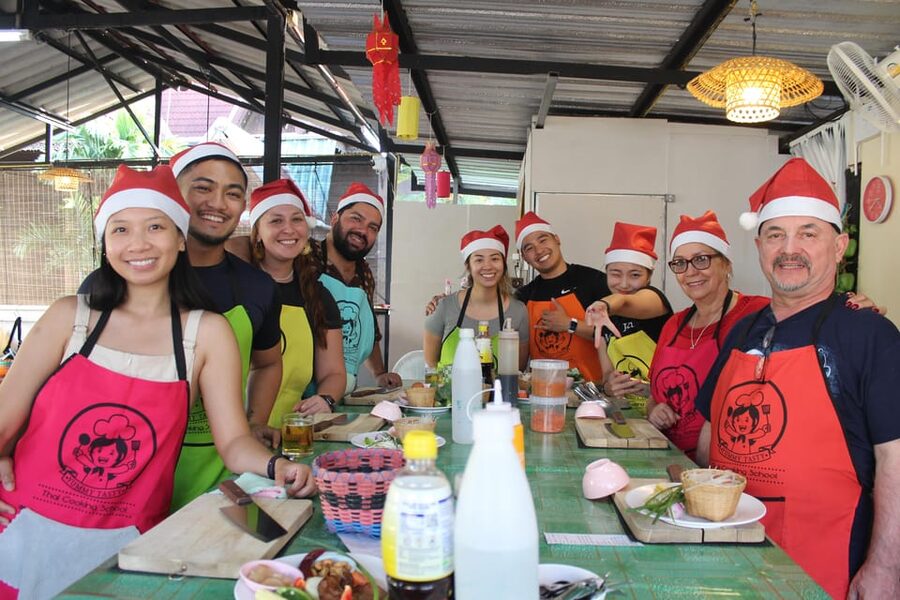 Chiang Mai: Half Day Evening Cooking Class with Market Tour - The instructors make the difference