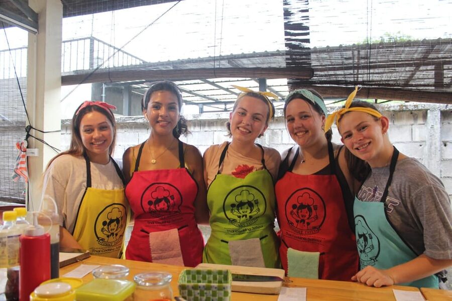 Chiang Mai: Half Day Evening Cooking Class with Market Tour - What the food and recipe book add