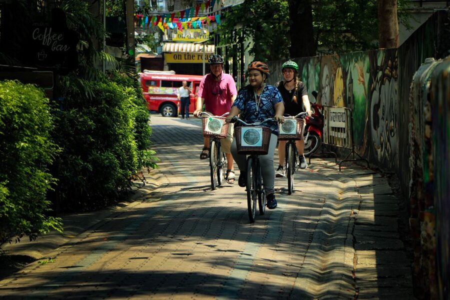 Chiang Mai: Half-Day Old Town Cycling Tour - Lunch and the finish at Trailhead