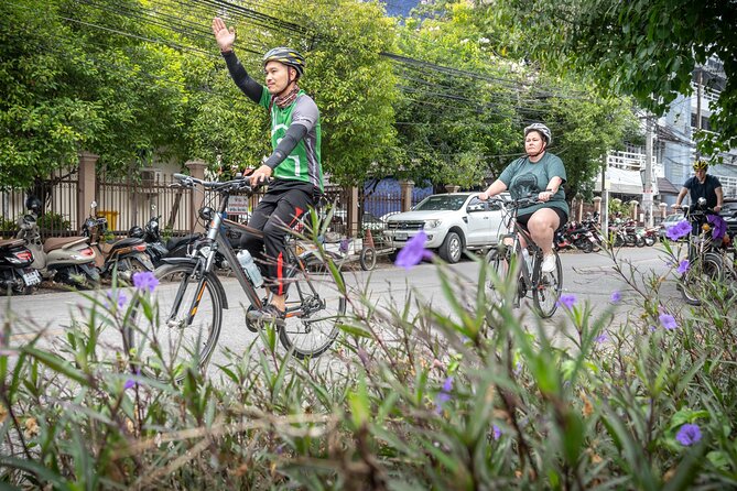 Chiang Mai: Historic Old City Bike Tour - Morning or Night - Wat Inthakhin and Chiang Mai’s symbolic center