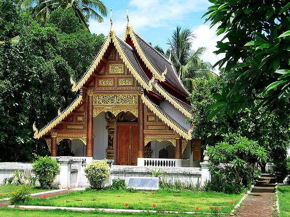 Chiang Mai: Historic Old City Bike Tour - Morning or Night - Tha Phae Gate and the shape of the Old City