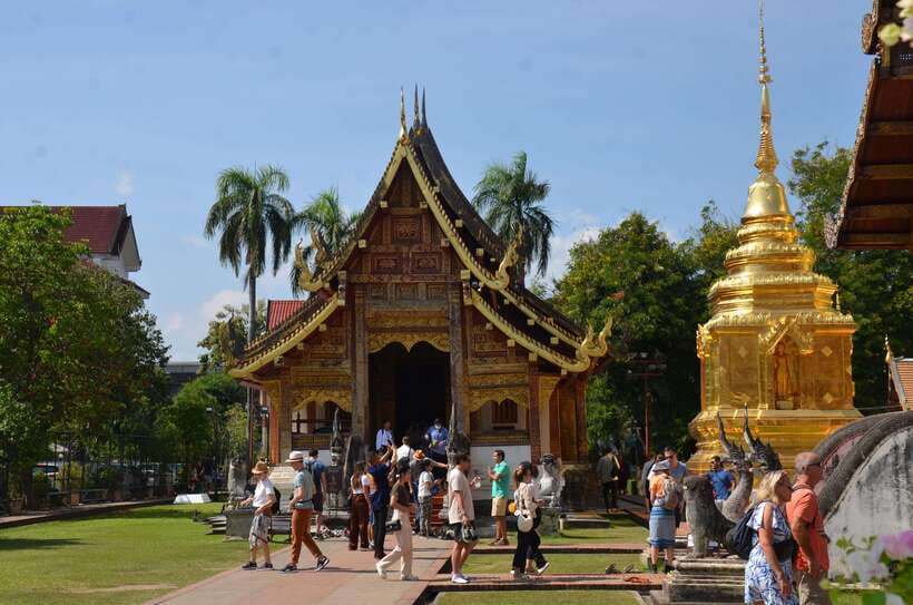 Chiang Mai: Historic Temples and City Guided Walking Tour - Key points at a glance