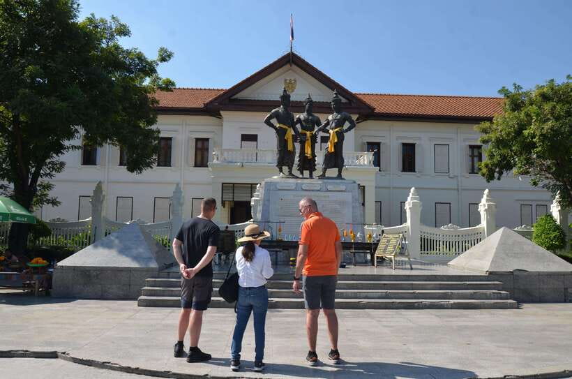 Chiang Mai: Historic Temples and City Guided Walking Tour - Wat Phan Tao, a teak hall with a royal past