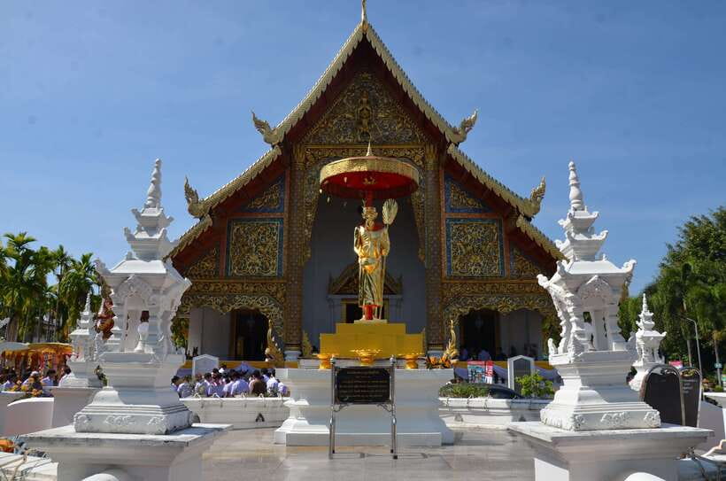 Chiang Mai: Historic Temples and City Guided Walking Tour - Walking comfort, weather, and temple etiquette