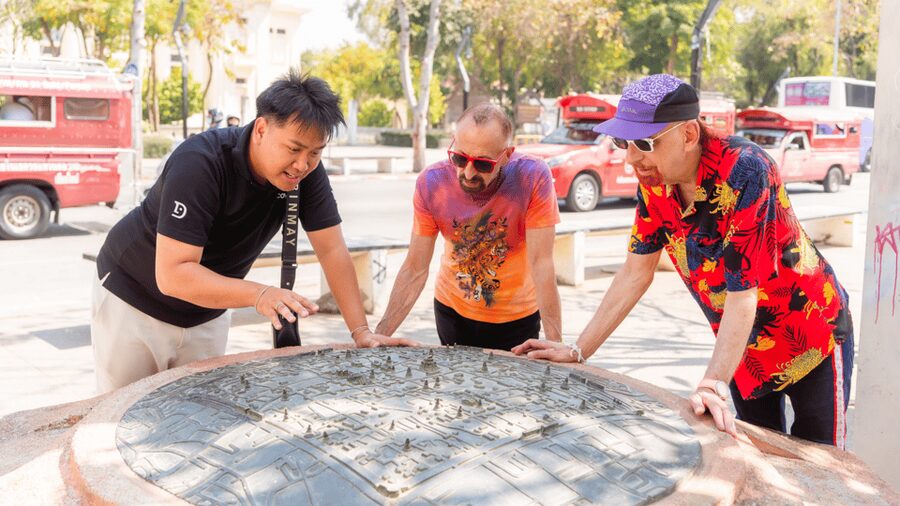 Chiang Mai: Historical and Culture Exploration Walking Tour - Walking between the temples